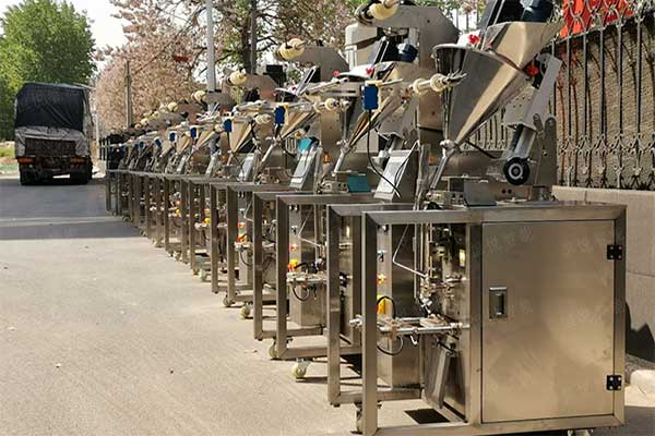 小型粉劑全自動(dòng)包裝機(jī)廣泛適用于食品粉劑、中藥沖劑的小袋包裝
